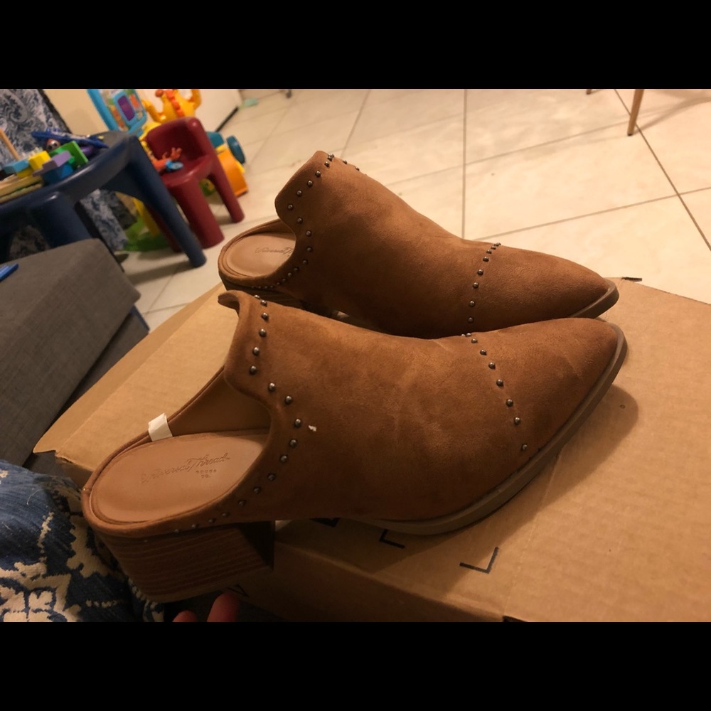 Universal Thread Heeled Mule Beige
